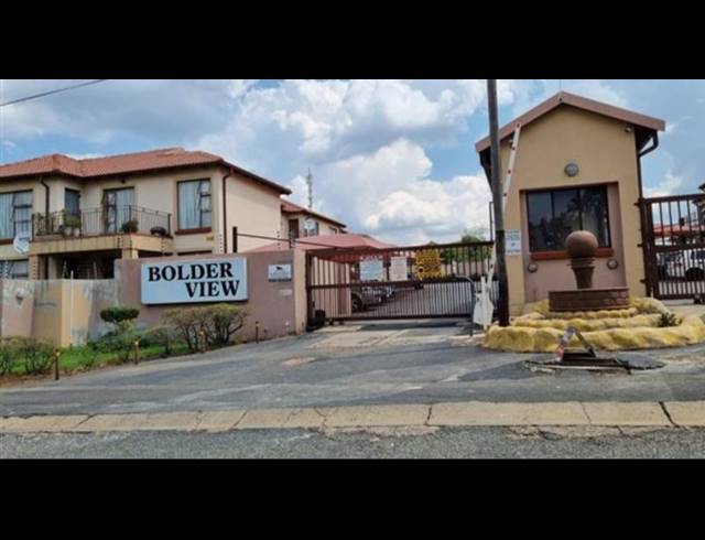 2 BEDROOM TOWNHOUSE FOR SALE IN RISANA